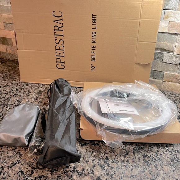 Selfie light 10 inch with tripod and phone holder NIB - Picture 1 of 7